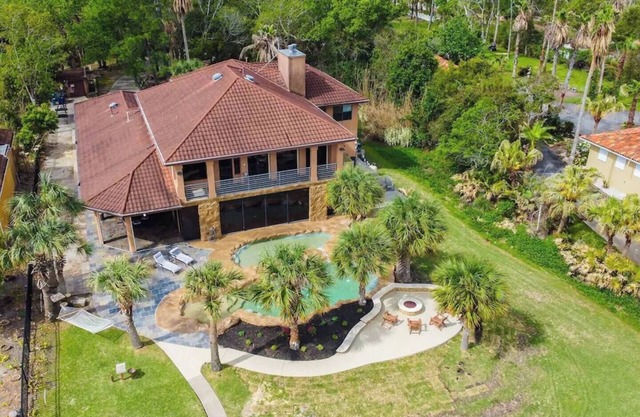 Stunning Bayfront Estate w/Heated Pools, Private Pier & Walk to Kemah Boardwalk