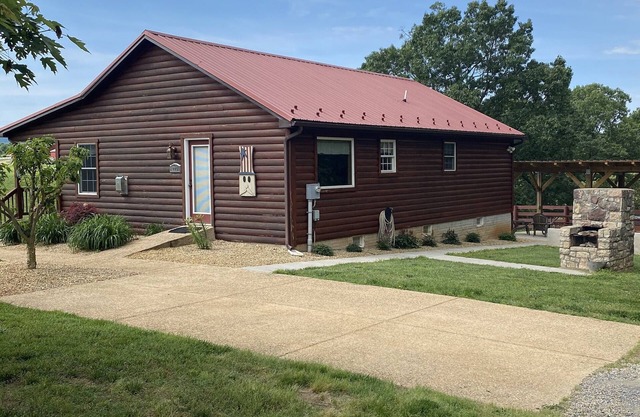 Stunning Blue Ridge Mountain View Cabin with Covered Hot Tub in Luray, VA