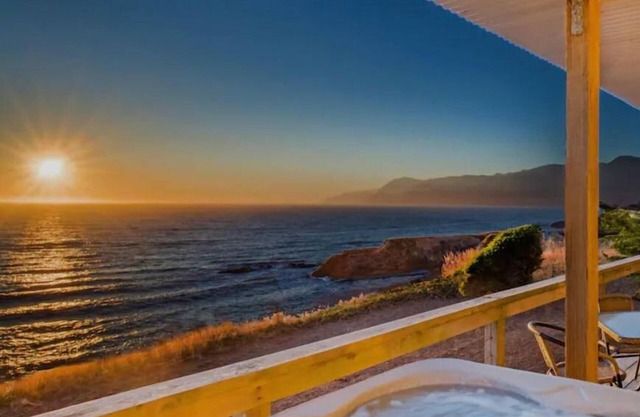 Stunning by OceanviewHotTubs Tesla Charging Oceanfront! Shelter Cove