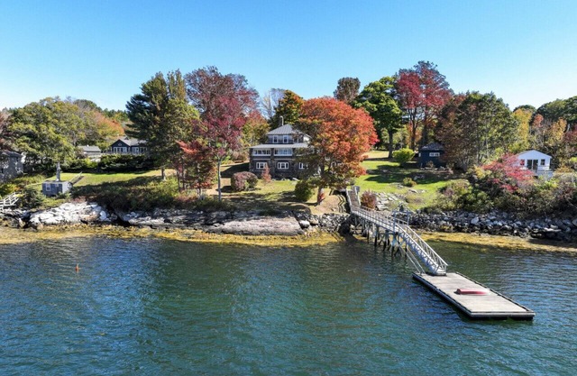 Stunning Cliffs Retreat: Ocean Views, Luxury, and Tranquility Await!