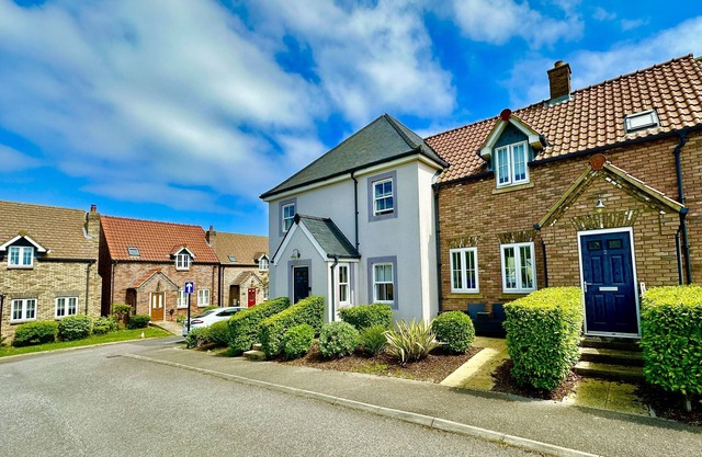 Stunning Coastal Cottage - Sleeping 8 in 4 Bedrooms - Pool and Beach Access Included.