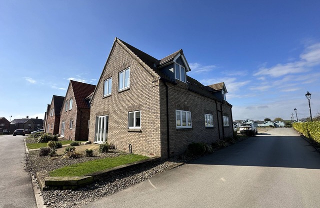 Stunning Coastal Cottage - Sleeping 10 in 4 Bedrooms - Pool and Beach Access Included.