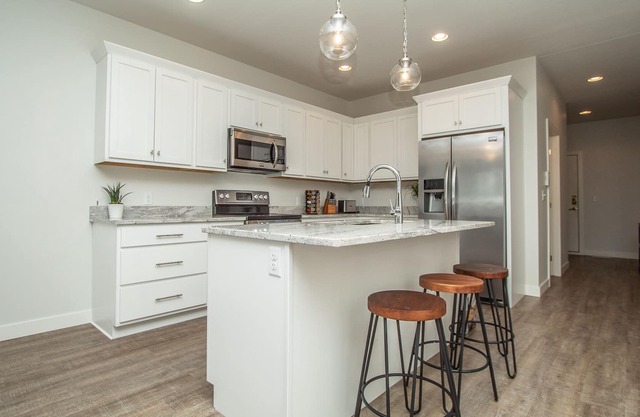 Stunning Condo - Overlooking Lake OkobojI