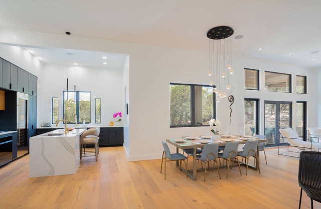 Stunning contemporary home, amazing outdoor space, hot tub