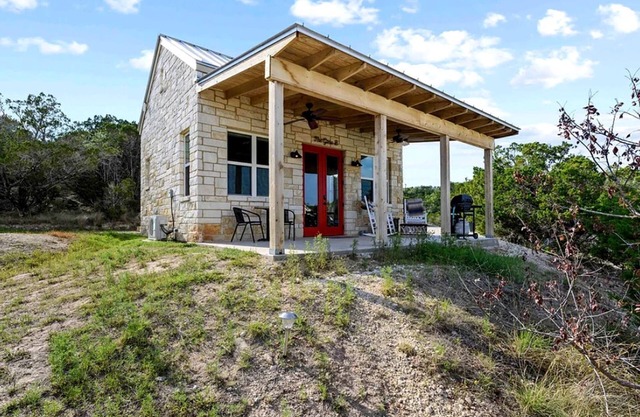 Stunning Cottage with Fantastic Views for a Romantic Escape near Austin, Texas