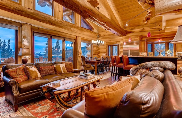 STUNNING custom log home, 4 en-suites, amazing views, hot tub, pool table!