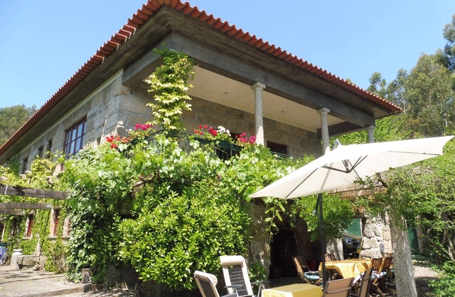 Stunning farmhouse accommodation for 10 people: 2 houses, 2 pools, views, BBQs