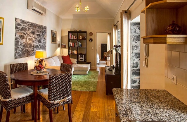 Stunning Funchal Ocean & Harbour Views, Walk to Funchal, Pool, Excellent Wi-fi