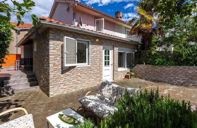 Stunning home in Gabonjin with WiFi