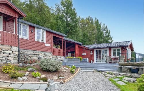 Stunning Home In Lavik