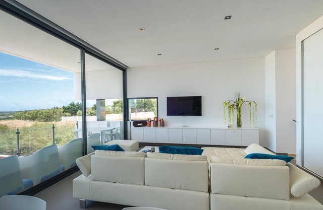 Stunning home in Lourinha with house sea view