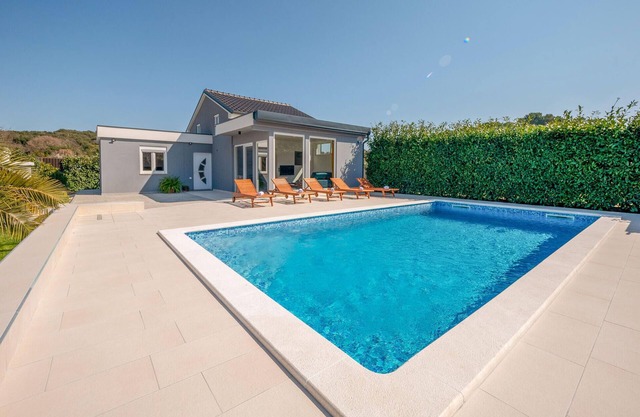 Stunning home in Pula