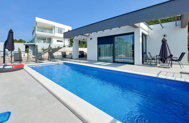 Stunning home in Reburici, Trget