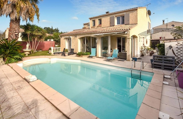 Stunning home in Rognonas