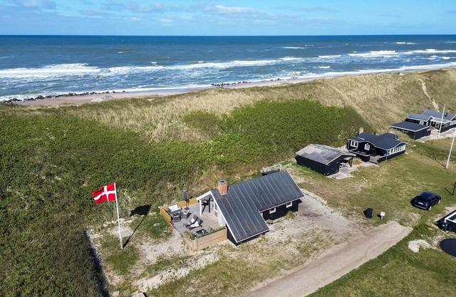 Stunning home in Ulfborg with kitchen