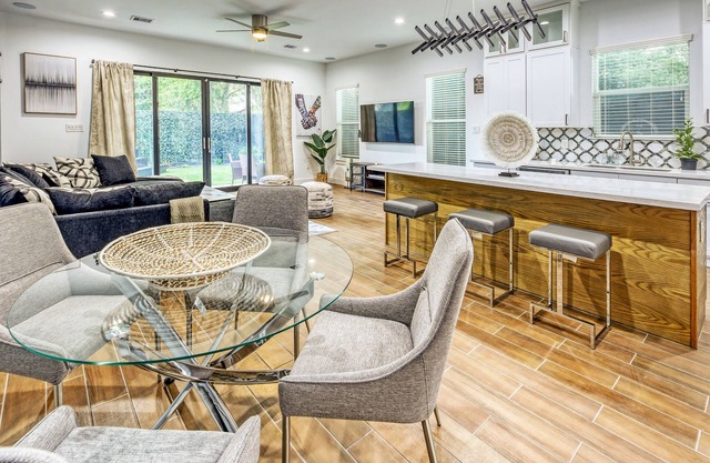 "Stunning Home New Listing in the shadows of Downtown Houston A must SEE"