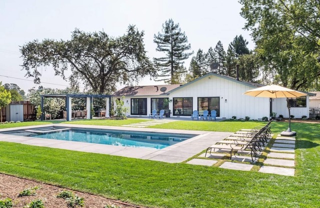 Stunning home PERFECT for your Sonoma getaway!