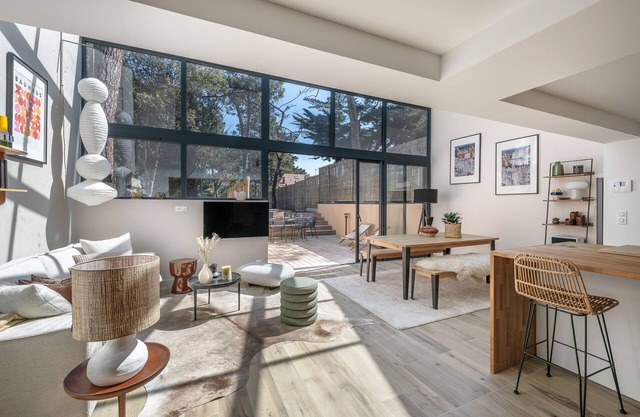 Stunning House for 8 - 500m to Beach - Garden