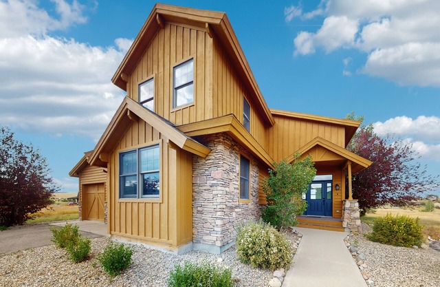 Stunning house w/mountain views, free WiFi, outdoor activities