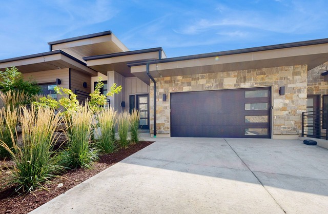 Stunning house w/ski & lake views, private hot tub, private W/D