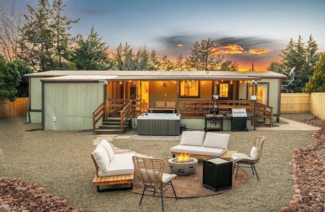 Stunning Javelina Hideaway with Hot Tub and King Bed
