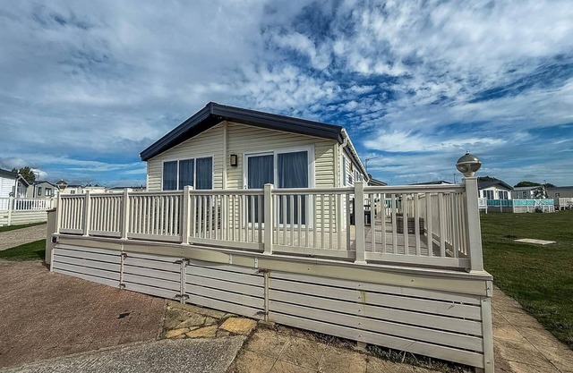 Stunning lodge with full sea views at Coopers Beach Holiday Park ref 49019S