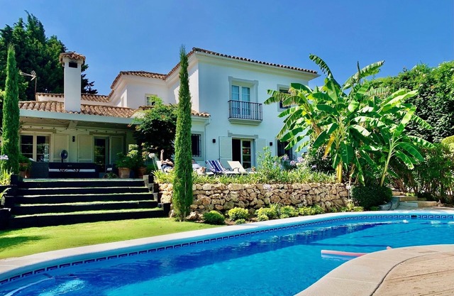 Stunning luxury villa - large pool, very private gardens & 4 gorgeous bedrooms!
