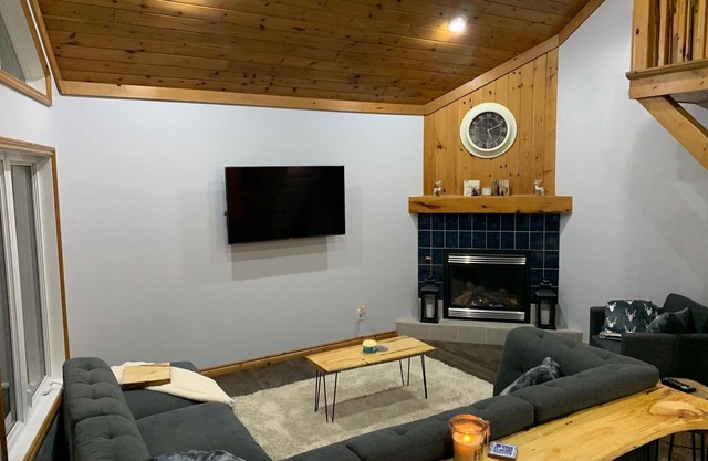 Stunning, Modern Waterfront Cottage on Beautiful Baptiste Lake