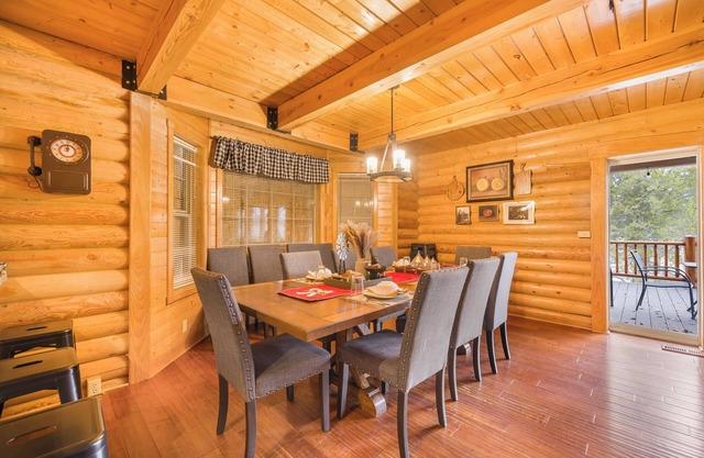 Stunning Modern Cabin,A/C, Hot Tub, Yellowstone & Grand Targhee Adventures!