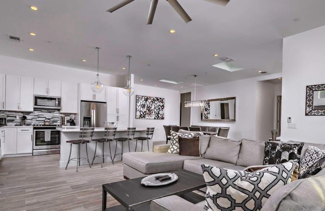 Stunning Modern Luxury Home #2508604B