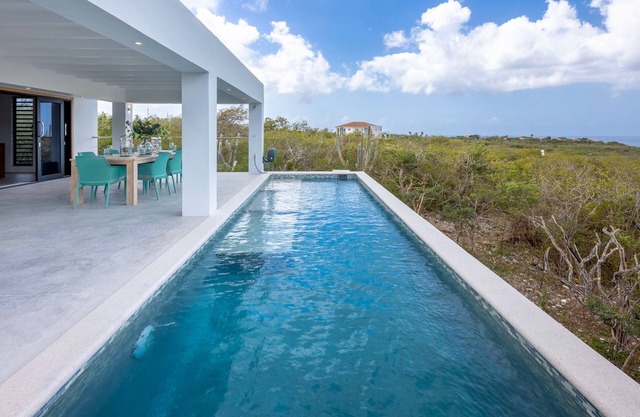 Stunning nature views from modern villa - near beaches & restaurants