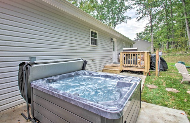 Stunning New Market Home w/ Mtn Views & Hot Tub!