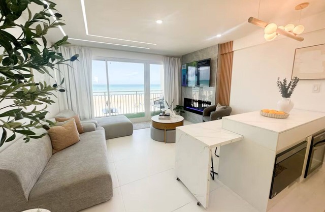 Stunning Oceanfront Apartment in the Heart of Daytona Beach