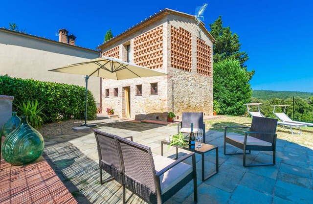 Stunning private villa for 4 people with WIFI, A/C, TV, patio and panoramic view