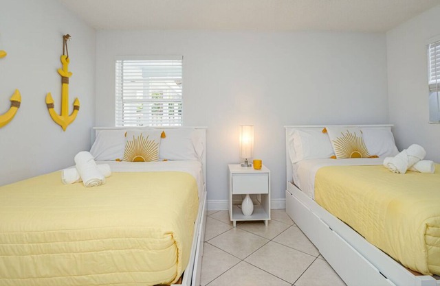 *Stunning* Palm Beach CTY HOT 7Guest 5min 2 Beach*