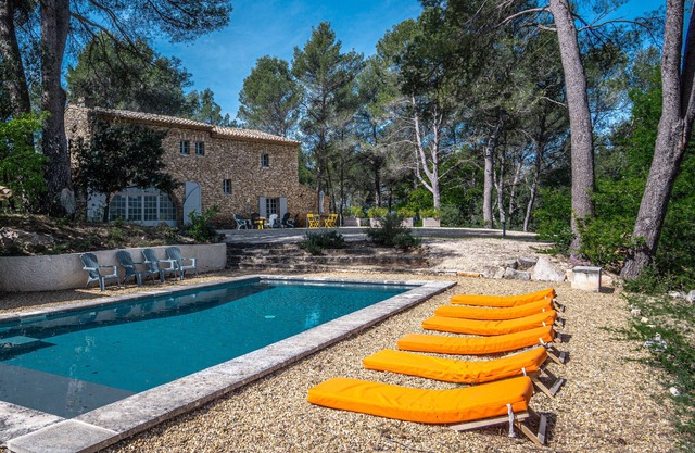 Stunning panoramic views and heated pool in Roussillon