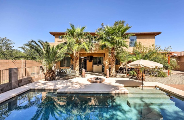Stunning Pool & Patio: Spacious Chandler Oasis!