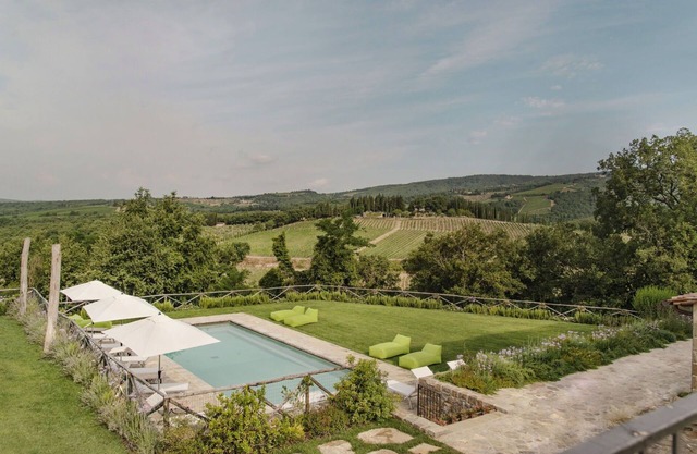 Stunning private villa with private pool, WIFI, A/C and parking, close to Greve In Chianti