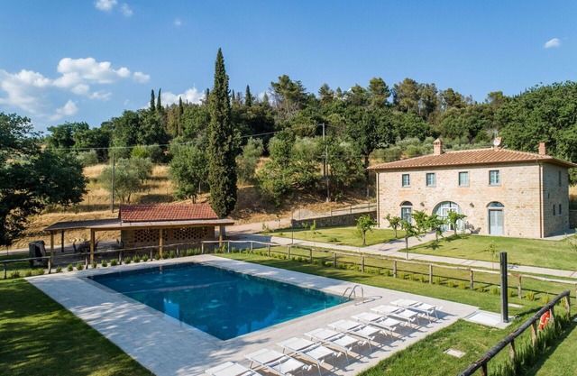 Stunning private villa with private pool, A/C, WIFI, TV, patio and panoramic view, close to Cort.