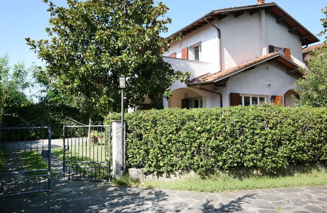 Stunning private villa for 8 guests with WIFI, TV, terrace and parking