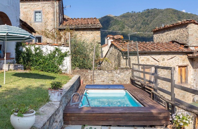 Stunning private villa with sauna, private pool, WIFI, TV, terrace, pets allowed and panoramic v.