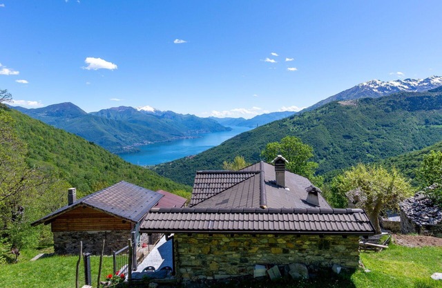 Stunning private villa for 6 people with TV, terrace and pets allowed