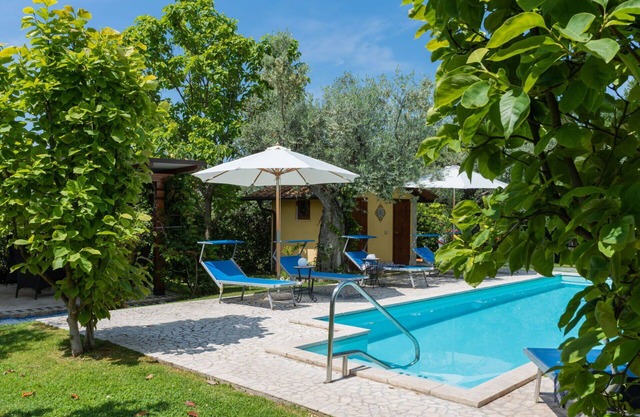 Stunning private villa for 6 guests with WIFI, A/C, private pool, TV and patio