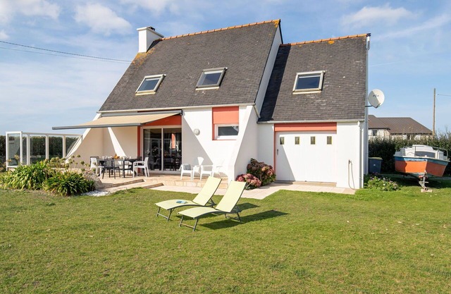 Stunning private villa for 6 people with WIFI, TV, terrace, pets allowed and parking