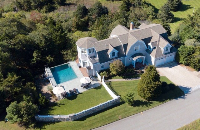 Stunning! Private Heated Pool, Walk to Ocean Beaches, Sleeps 12 in 6 rooms