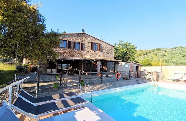 Stunning private villa for 12 guests with A/C, private pool, WIFI, TV, patio and panoramic view