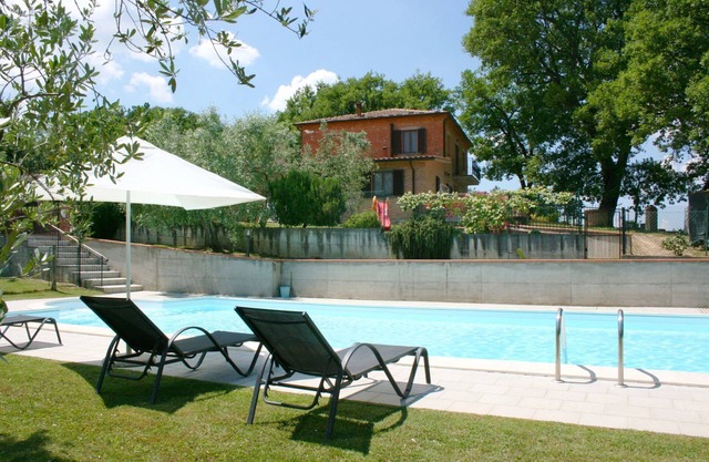 Stunning private villa for 9 people with private pool, TV and parking