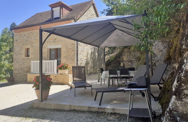 Stunning private villa for 4 guests with WIFI, TV, terrace and parking