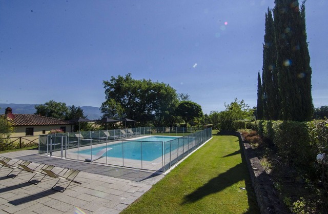 Stunning private villa with private pool, hot tub, WIFI, A/C, TV, pets allowed and panoramic view