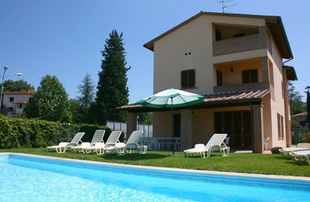 Stunning private villa for 12 guests with private pool, WIFI, TV, balcony and parking
